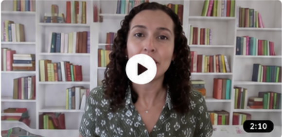 Professora Sandra Puliezi apresentando o curso