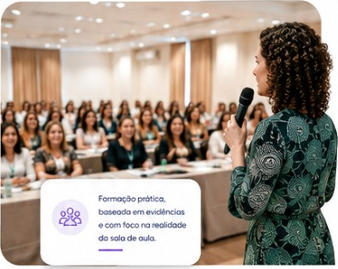 Formadora do Instituto Ler Mais durante encontro presencial com educadores